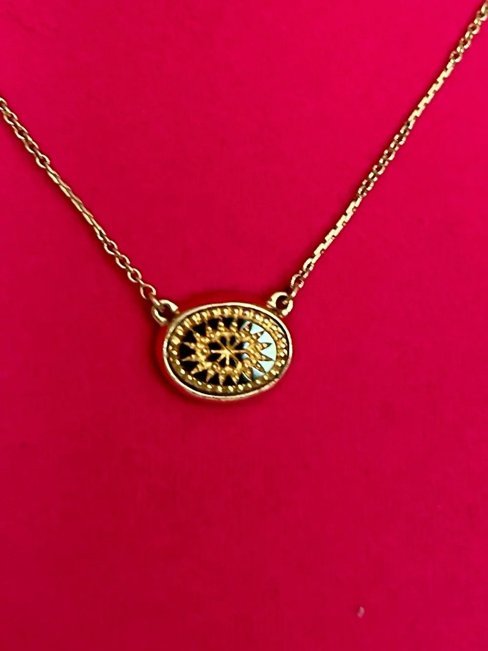 Vintage Avon Gold Sunburst Pendant Necklace